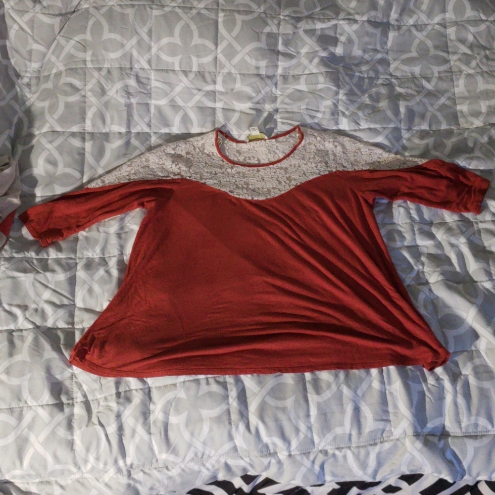Forever 21 maroon and white lace top